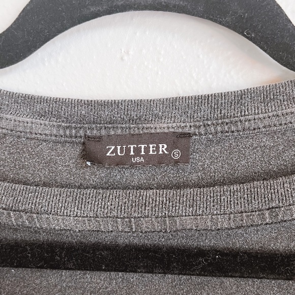 Upcycled V cut graphic tee - Picture 3 of 4